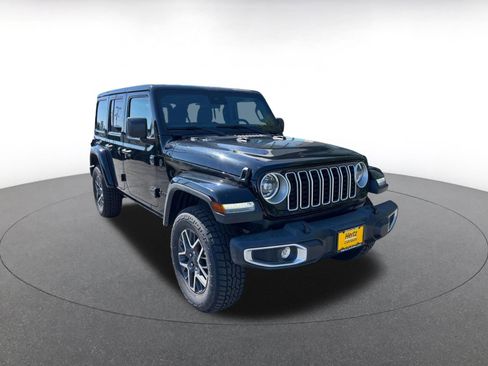 Used 2025 Jeep Wrangler Unlimited Sahara AWD/4WD image 1