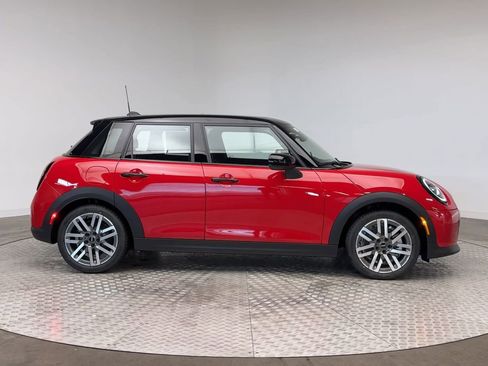 New 2026 MINI Cooper 4-Door Hardtop image 9