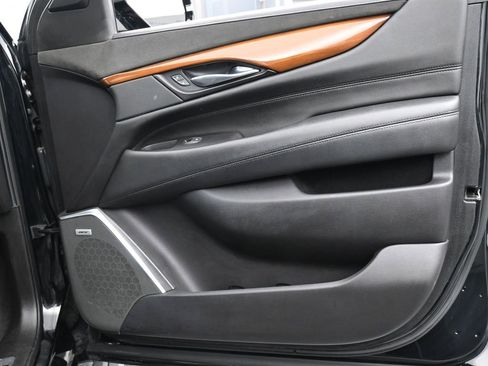 Used 2020 Cadillac Escalade ESV Premium Luxury image 26