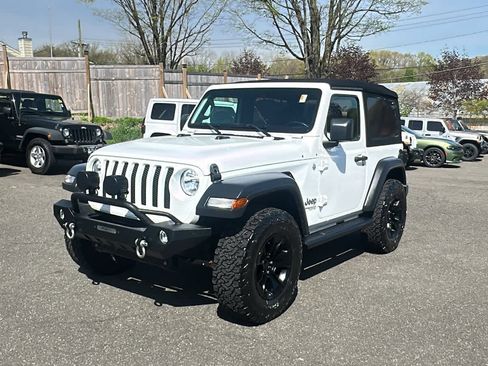 Used 2019 Jeep Wrangler Sport AWD/4WD image 3