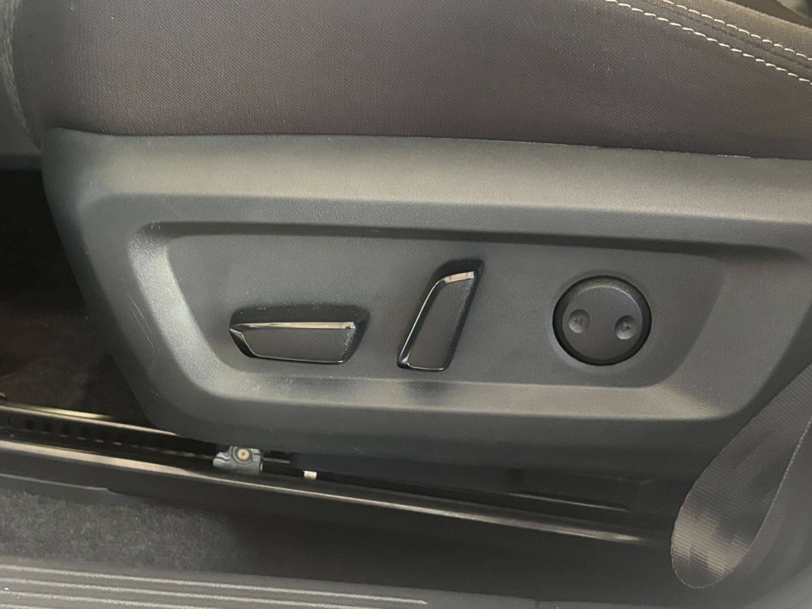 Used 2025 Nissan Rogue SV AWD/4WD image 20