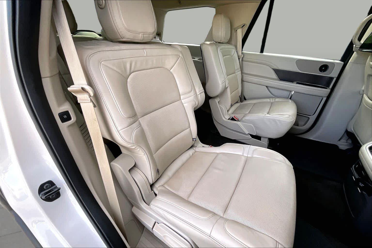 Used 2018 Lincoln Navigator Select w/ Technology Package RWD image 34