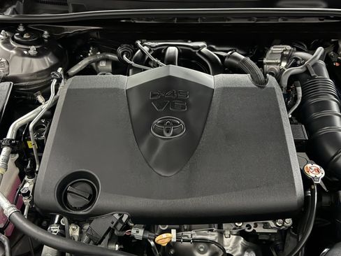 Used 2020 Toyota Camry XLE image 40