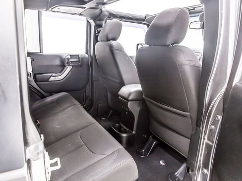 Used 2018 Jeep Wrangler Unlimited Sport S AWD/4WD image 32