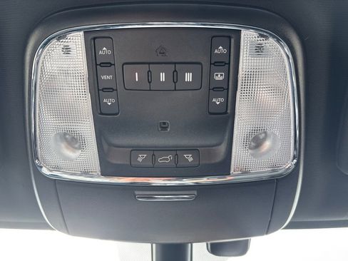 Used 2020 Jeep Grand Cherokee Limited w/ Luxury Group II image 19