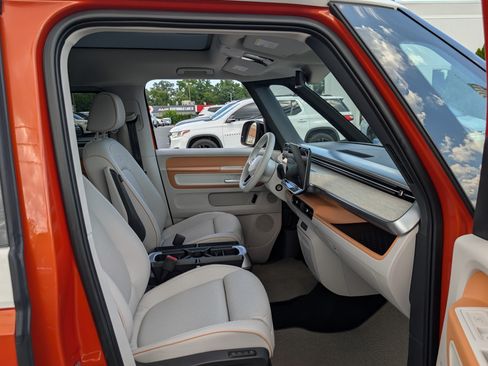 Used 2025 Volkswagen ID. Buzz 1st Edition w/ Cupholders Package RWD image 11