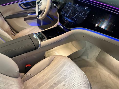New 2026 Mercedes-Benz EQS 400 4MATIC SUV image 16