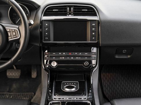 Used 2018 Jaguar XE Premium AWD/4WD image 46