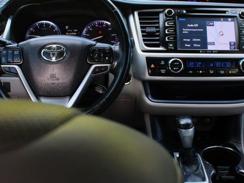 Used 2018 Toyota Highlander Limited image 19
