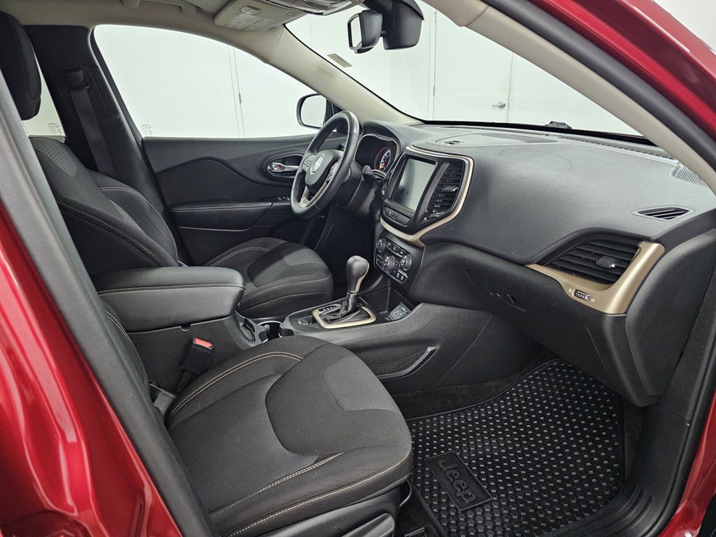 Used 2015 Jeep Cherokee Latitude w/ Comfort/Convenience Group FWD image 25