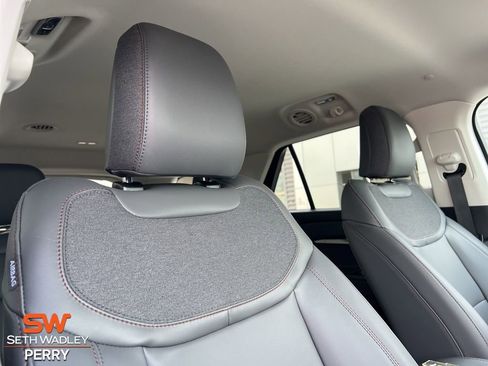 New 2025 Ford Explorer Active w/ Active Comfort Package image 16