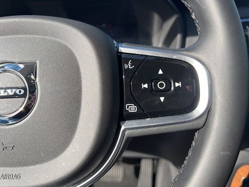 Certified 2025 Volvo XC90 B6 Plus image 18