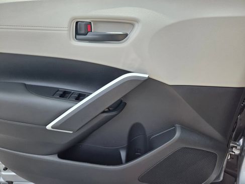 Used 2025 Toyota Corolla Cross L FWD image 19