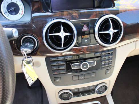 Used 2015 Mercedes-Benz GLK 350 2WD image 14