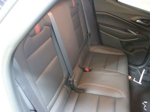 Used 2024 Chevrolet Trax RS w/ Sunroof Package FWD image 9