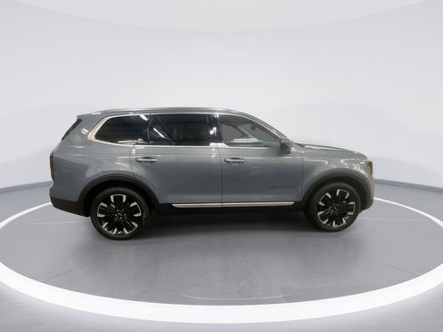 Used 2025 Kia Telluride SX w/ SX Captain's Chair Package image 9