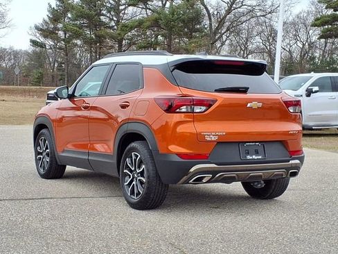 Used 2023 Chevrolet TrailBlazer ACTIV w/ Sun and Liftgate Package image 2