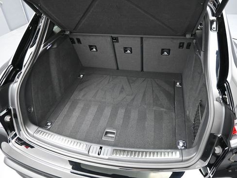 Used 2022 Porsche Macan image 32