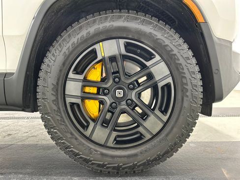 Used 2023 Rivian R1S Adventure AWD/4WD image 11