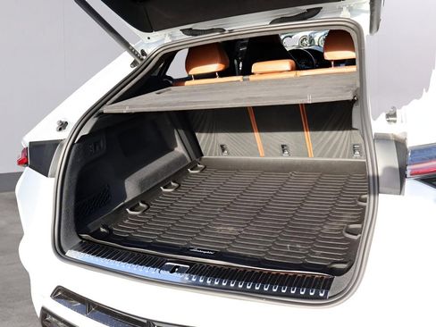 Used 2024 Lamborghini Urus S image 18