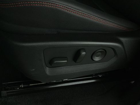 Used 2023 Chevrolet Colorado Z71 w/ Z71 Convenience Package 2 image 16