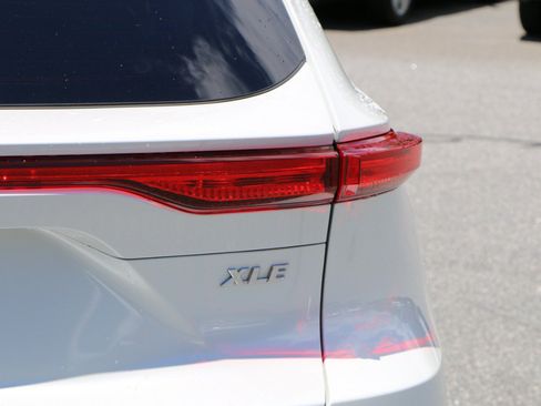 Used 2023 Toyota Venza XLE AWD/4WD image 7