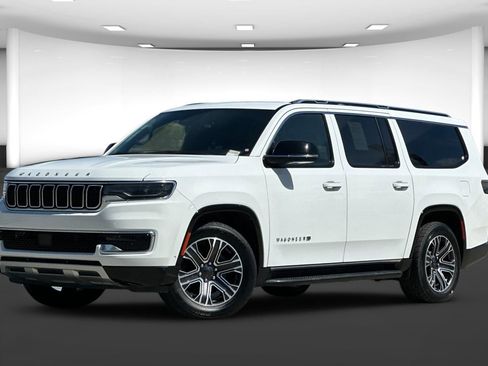 Used 2024 Jeep Wagoneer L Series II w/ Flexible Seating Group image 2