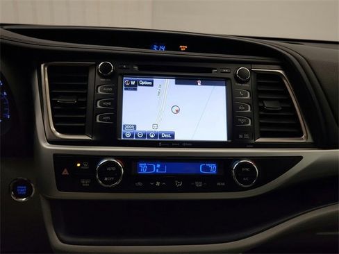 Used 2019 Toyota Highlander XLE image 25