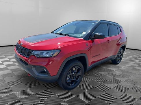 Used 2023 Jeep Compass Trailhawk image 3