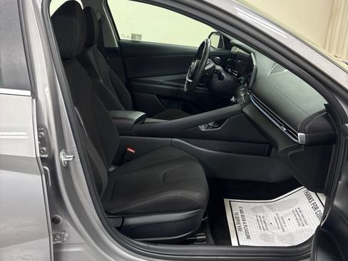 Used 2025 Hyundai Elantra SEL FWD image 21