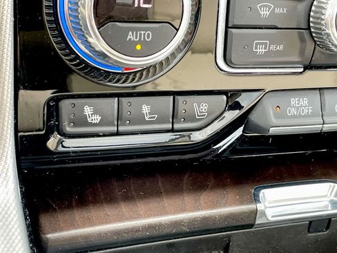 Used 2021 GMC Yukon XL Denali w/ Denali Ultimate Package image 26