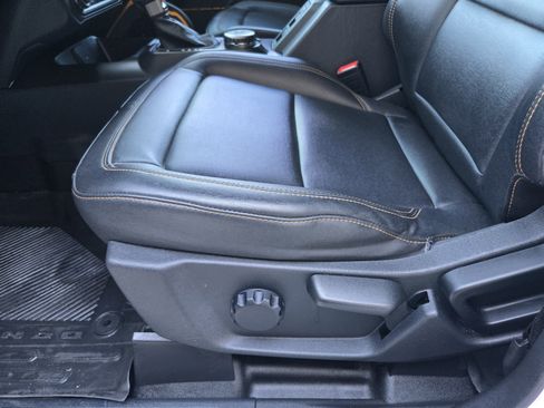 Used 2023 Ford Bronco Badlands image 18