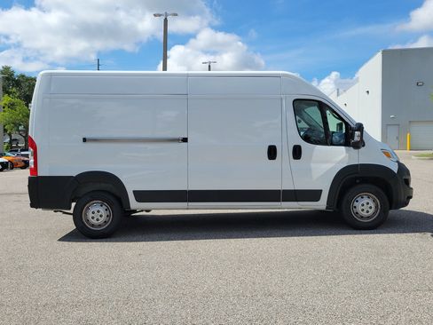Used 2023 RAM ProMaster 2500 FWD image 4