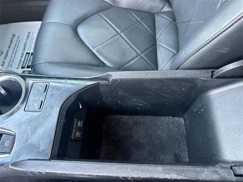 Used 2019 Toyota Camry XLE image 28