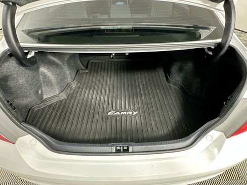 Used 2017 Toyota Camry SE w/ Moonroof Package image 30