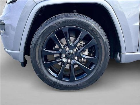 Used 2019 Jeep Grand Cherokee Altitude image 10