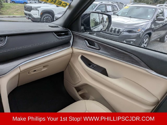 Used 2024 Jeep Grand Cherokee L Limited w/ Black Appearance Package AWD/4WD image 16