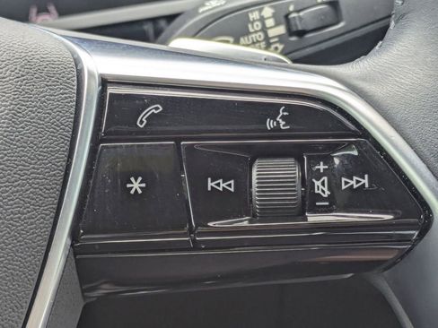 Used 2021 Audi e-tron Premium Plus w/ Premium Plus Package AWD/4WD image 27