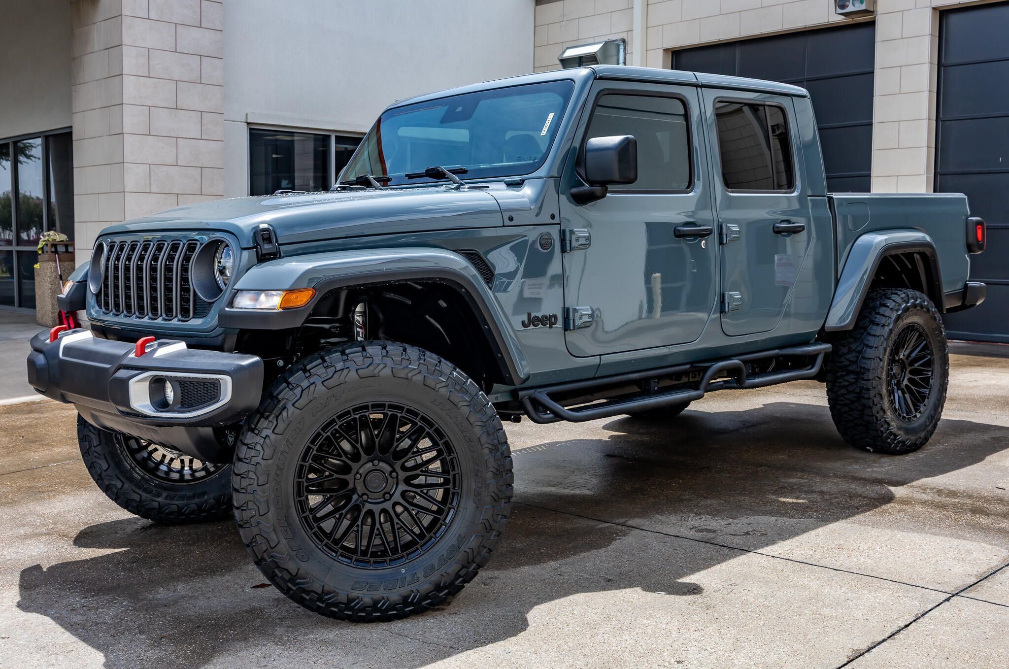 Used 2025 Jeep Gladiator Sport AWD/4WD image 5