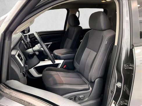Used 2021 Nissan Titan SV w/ SV Convenience Package RWD image 27