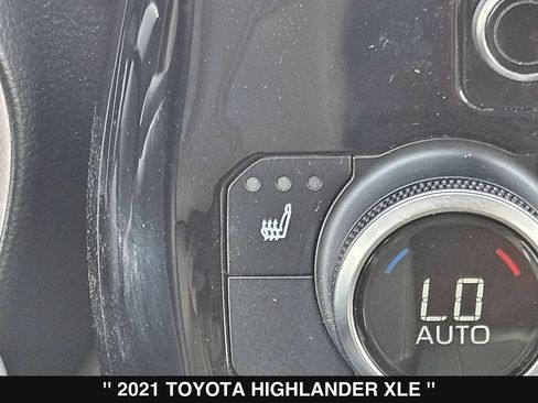 Used 2021 Toyota Highlander XLE AWD/4WD image 23