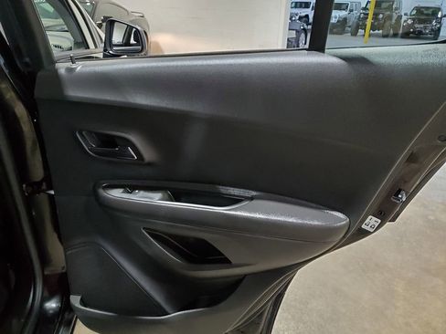 Used 2020 Chevrolet Trax LS FWD image 20