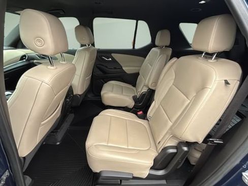 Used 2022 Chevrolet Traverse LT w/ LT Premium Package FWD image 19