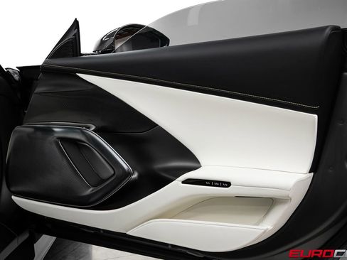 Used 2025 Ferrari 12Cilindri RWD image 31