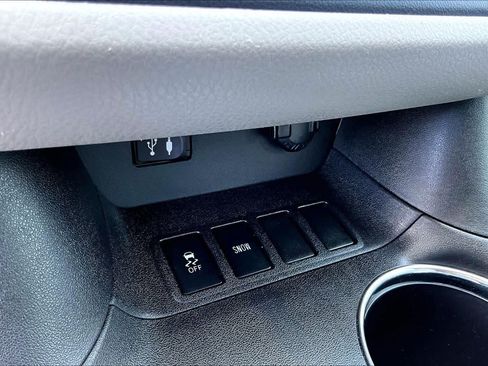 Used 2015 Toyota Highlander Plus FWD image 33