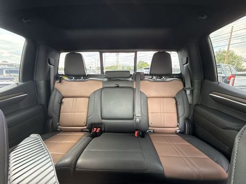 Used 2023 Chevrolet Silverado 1500 High Country w/ High Country Premium Package AWD/4WD image 22