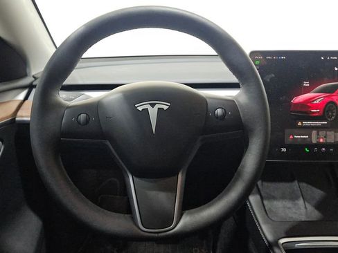 Used 2025 Tesla Model Y Long Range image 25