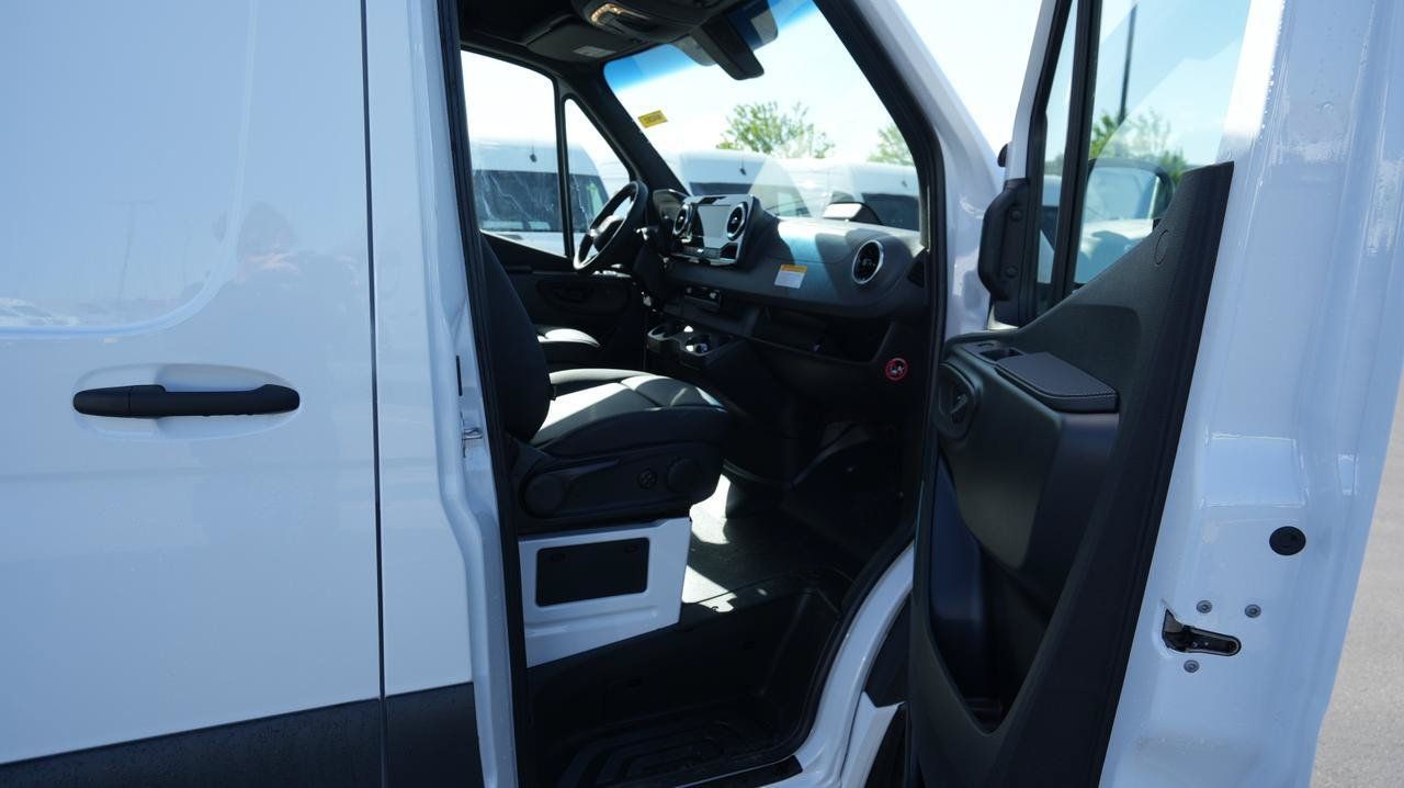 New 2026 Mercedes-Benz Sprinter 2500 image 9