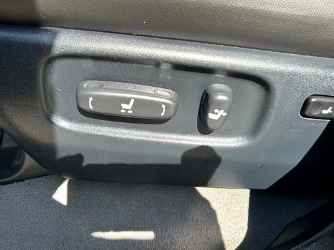 Used 2013 Toyota Land Cruiser image 9