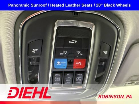 Used 2023 Jeep Grand Cherokee Limited w/ Black Appearance Package AWD/4WD image 38